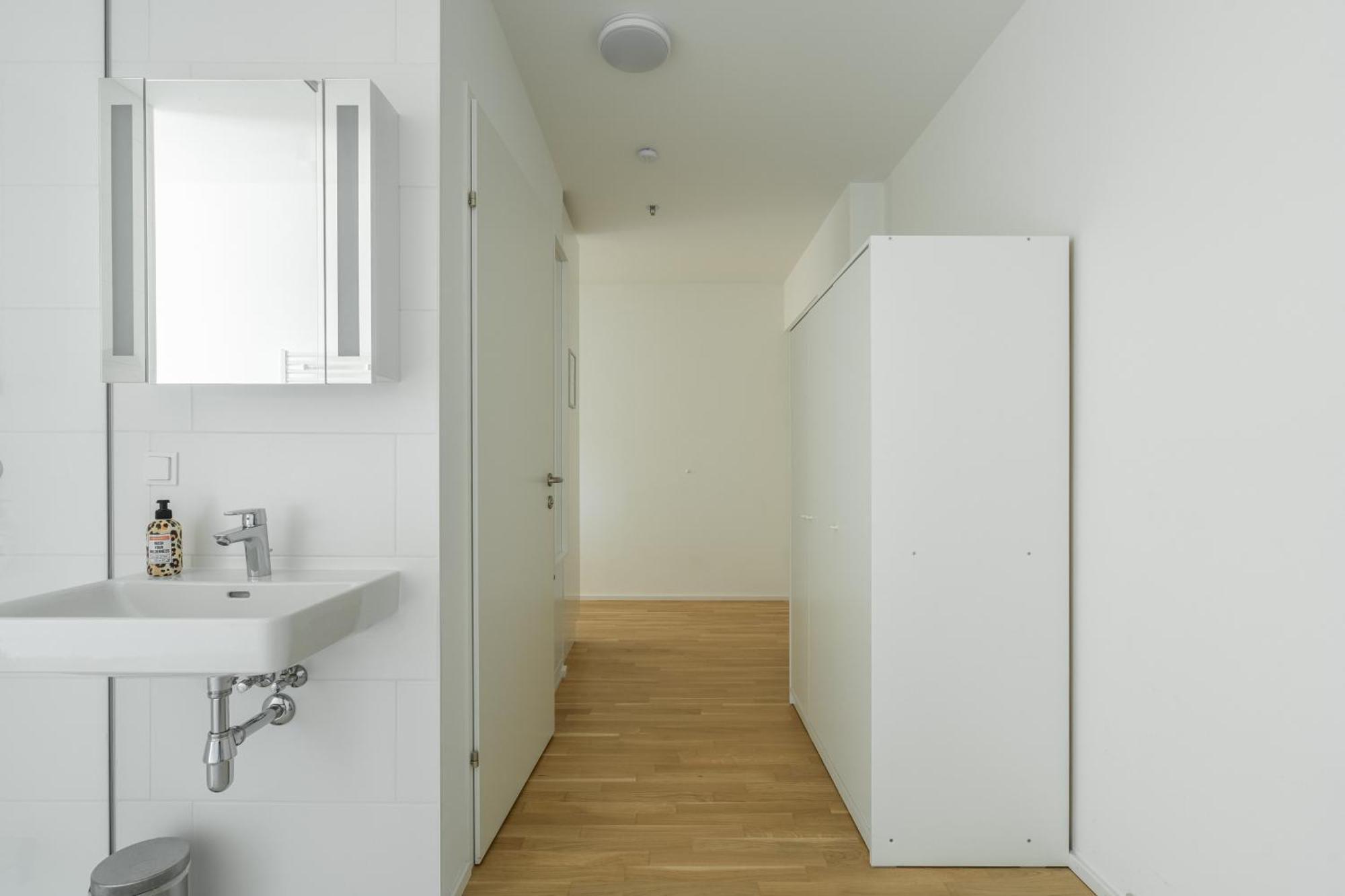 Whats-App Self-Check-In - Paerchen Wohnung Am Hauptbahnhof Vienna Room photo