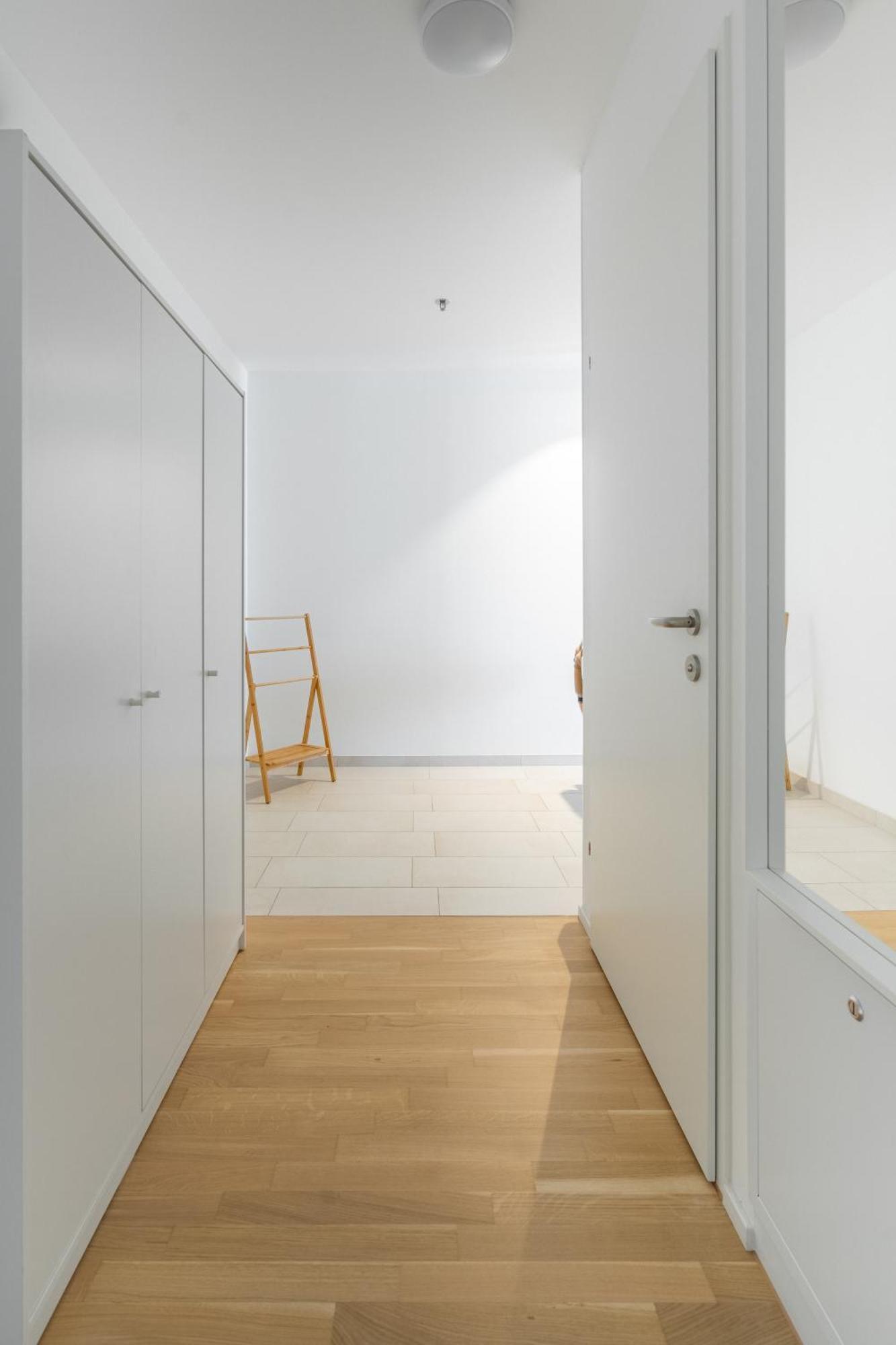 Whats-App Self-Check-In - Paerchen Wohnung Am Hauptbahnhof Vienna Room photo
