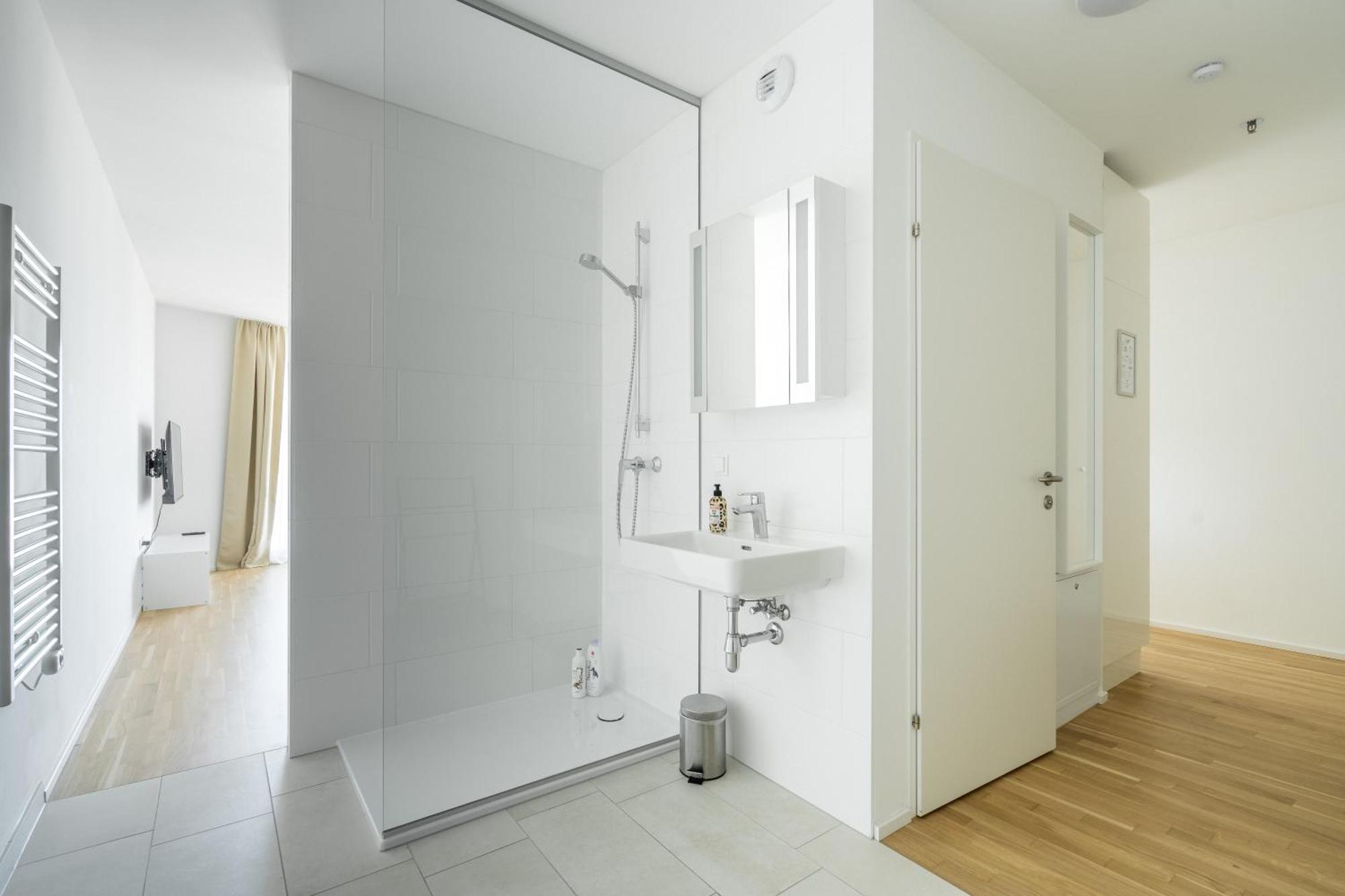 Whats-App Self-Check-In - Paerchen Wohnung Am Hauptbahnhof Vienna Room photo